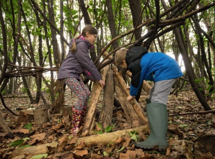 Apprendre en nature: des bienfaits remarquables pour les enfants